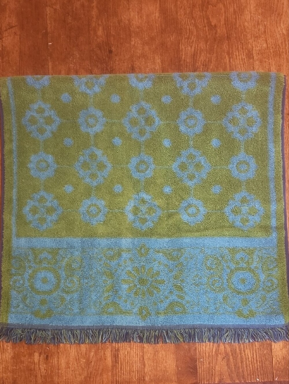 Blue and Green Floral Vintage Bath Towel - Picture 3 of 3